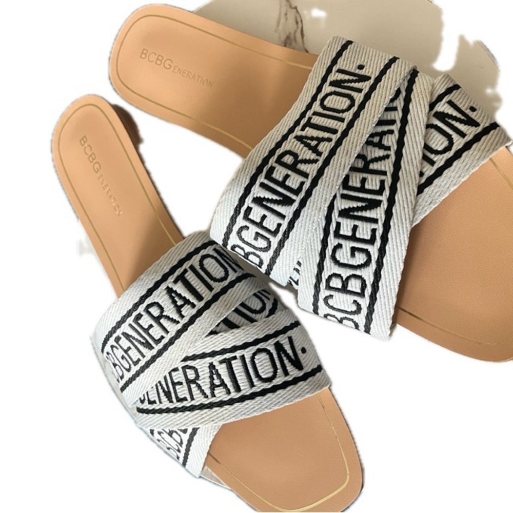 BCBGeneration Kala open toe casual  Flat Sandals Size 10, White & Black